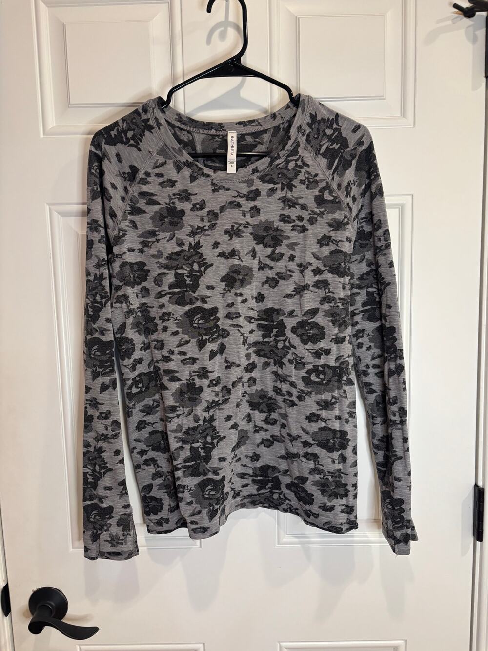 Athleta Momentum Seamless Long-Sleeve Activewear Top – Gray & Black Floral